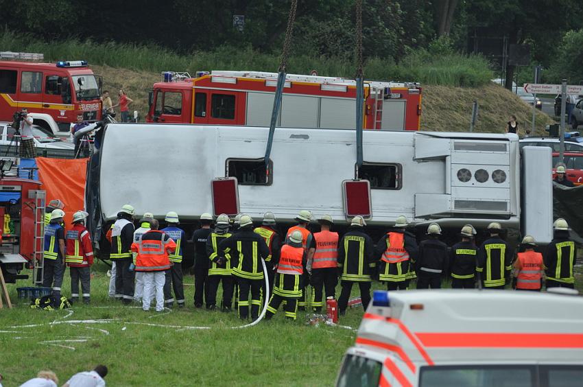 Schwerer Unfall mit Reisebus Lohmar Donrather Dreieck P542.JPG